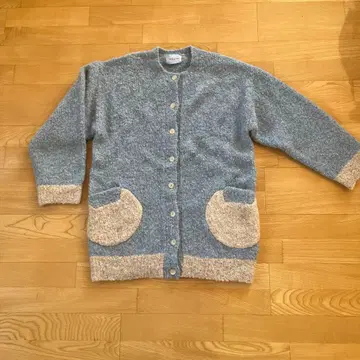 츠모리치사토 룸 가디건 파랑과 베이지의 콤비네이션