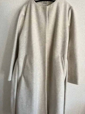 크림색 심플 롱 코트