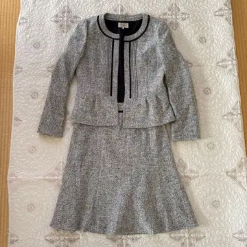 Aylesbury 그레이 스커트 셋업 사이즈 9