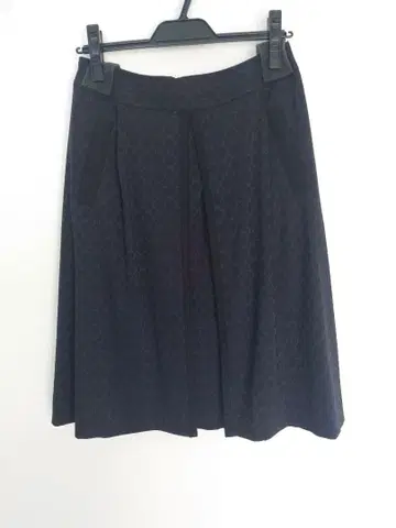 TAFFETA 블랙 스커트 마치코진트