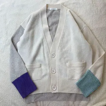 맥피 니트 가디건 그레이 화이트 투모로우랜드