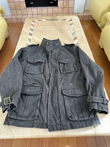 다크 그레이 밀리터리 스타일 자켓