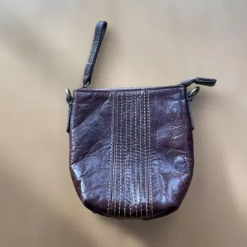 브라운 가죽 파우치 지퍼 포함