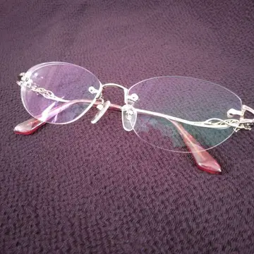 꽃 무늬 금속제 안경