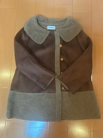 브라운 버튼 코트