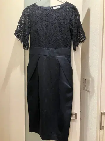 OPAQUE CLIP 네이비 레이스 소매 드레스