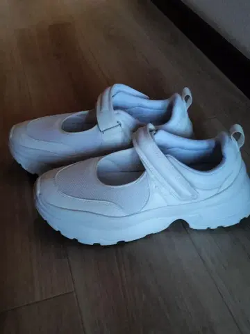 화이트 스니커즈 벨크로 테이프 포함