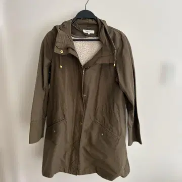 올리브 후드 부착 모즈 코트