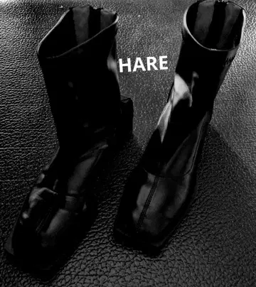 HARE 블랙 사이드 고어 부츠 중간 힐