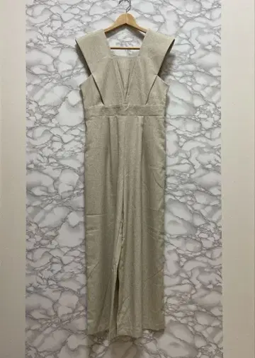 Amel 아름다운 실루엣! 린넨 블렌드 V넥 올인원 라이트 베이지