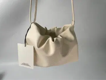 Nothing Written 숄더백 화이트