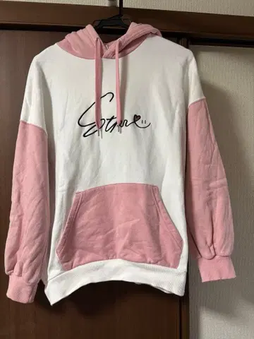 스토푸리 사토미 후드 부착 맨투맨