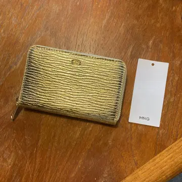 새상품 MANGO 골드 프래그먼트 케이스 지갑