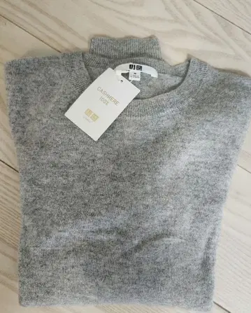 유니클로 캐시미어 새상품 그레이 M 사이즈