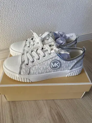 Michael Kors 화이트 스니커즈