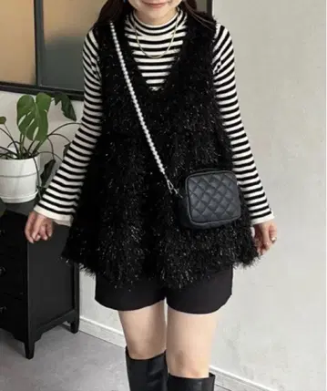 [ 새상품급 ] 팝콘 라메 샤기 V넥 페플럼 베스트 상의