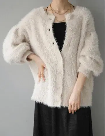 lumier 크루넥 랜덤 샤기 가디건 (에크루)