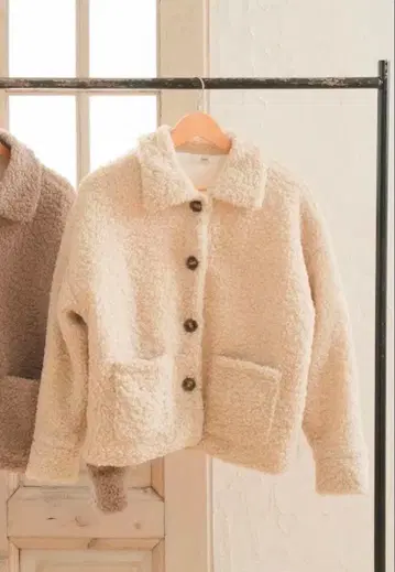 Cham. 크림색 보아 코트