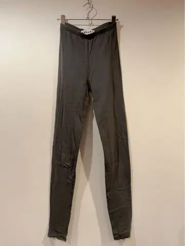 KURUMI 그레이 슬림핏 레깅스