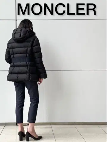 새상품급 MONCLER 다운 자켓 데라
