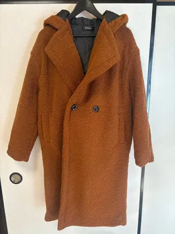 브라운 보아 코트