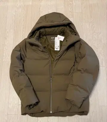 미사용 새상품 UNIQLO 심리스 다운 자켓 M 사이즈