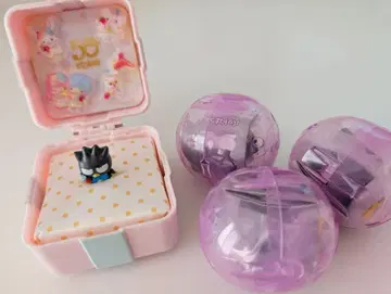 산리오 캐릭터즈 호박바지 피규어 & 딸기신문 50 반지