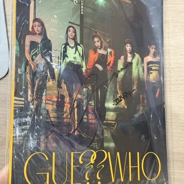 있지 유나 싸인 앨범 게스후 guess who