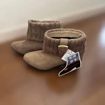 니트 커프스 포함 베이지 스웨이드 부츠