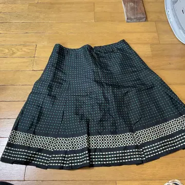 블랙과 그린 체크 무늬 플리츠 스커트