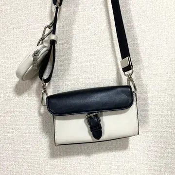 화이트 블랙 숄더백
