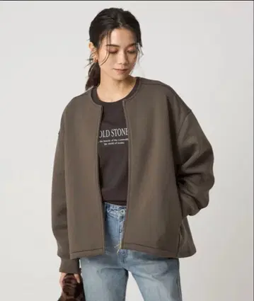 이번 시즌 green label relaxing 종이상자 노카라 블루종