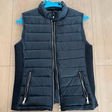 ZARA WOMAN 다운 자켓 블랙 슬리브리스 자라