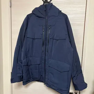 UNIQLO 화이트 마운티니어링 다운 자켓 M