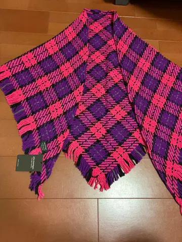 존 브라니건 삼각형 스톨 미사용 새상품 체크 무늬 핑크 퍼플