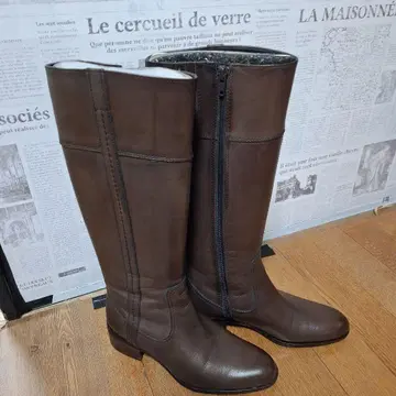 시험 착용만 한 브라운 가죽 롱 부츠 지퍼 포함