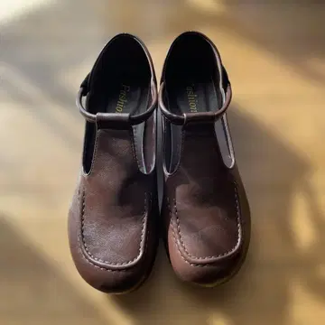 Emiwalk T-스트랩 슈즈 브라운 25.5