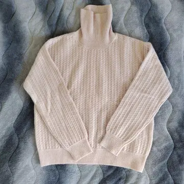캐시미어 100% 옅은 핑크색 터틀넥 스웨터