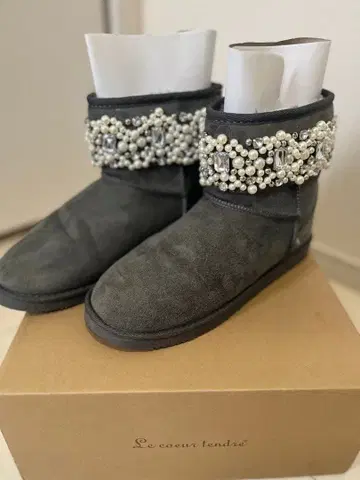 그레이 펄 장식 어그 부츠