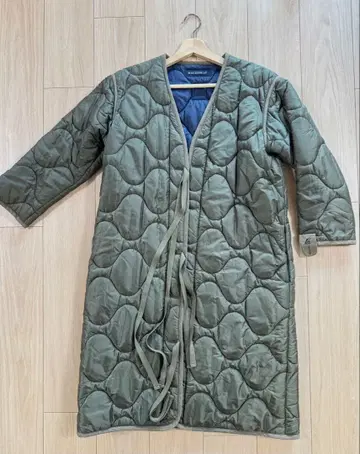 MADISONBLUE 퀼팅 노카라 코트 롱 기장 카키 00