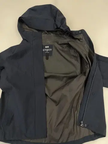 [유니클로] 네이비 블록테크 후드티 방수, 방풍 사이즈 S