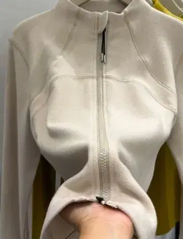 크림색 풀 집업 플리스 트레이닝복