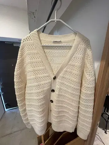 ZARA 아이보리 V넥 가디건