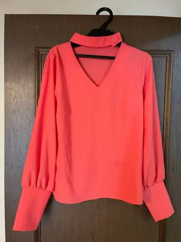 스타브링크 브이 하이넥 블라우스