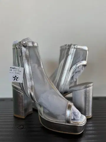 실버 오픈토 지퍼 달린 부츠