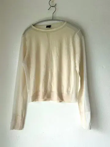 Pinko 아이보리 니트 얇은 소재 긴팔