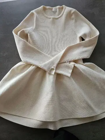 Sono 3D 플레어 니트 풀오버 페플럼 니트 화이트 소노