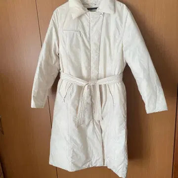 아이보리 퍼 포함 다운 자켓