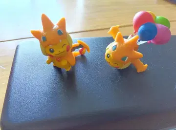 메가 리자몽 Y의 판초를 입은 피카츄 피규어 2체 세트