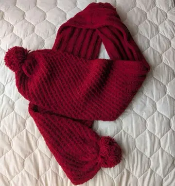 네이티브 빌리지 폼폼 달린 머플러 레드